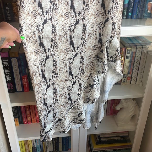 SNAKEPRINT MISSGUIDED RUFFLE DRESS SIZE 6 - Picture 5 of 6